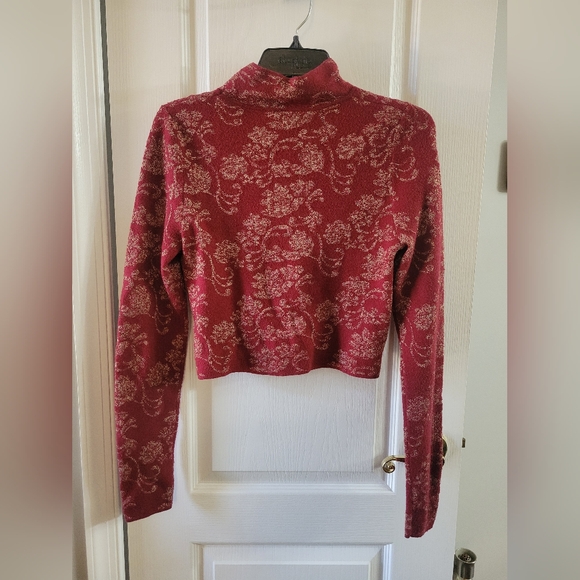 By Anthropologie Ruched Mock Neck Cropped Sweater Red Gold Metallic Size Small - Picture 6 of 10